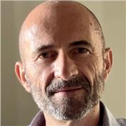 Fotografo e insegnante di fotografia (Ho lavorato 10 anni per il dipartimento di fotografia del Istituto Europeo di design di Milano. A chiunque voglia imparare la tecnica, l’applicazione pratica e l’estetica con cenni alla storia della fotografia